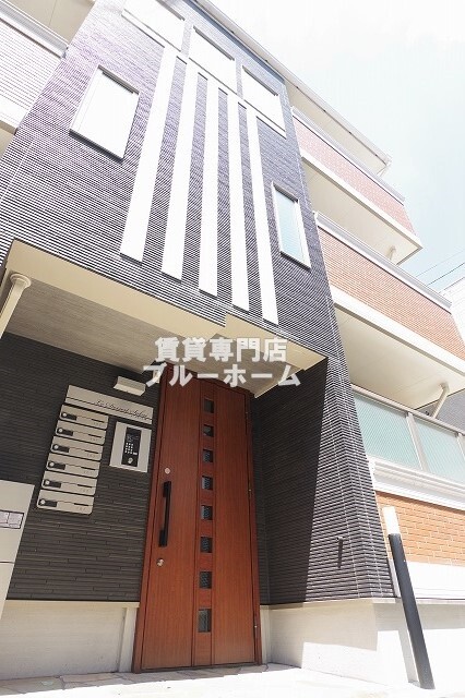 建物外観　木造3階建てのおしゃれな物件！