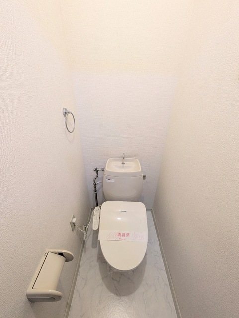 トイレ　★トイレは嬉しい洗浄機能付き便座です♪★