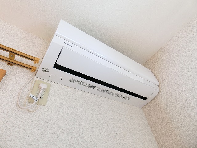 その他設備　洋室6帖のお部屋それぞれに暑い夏や寒い冬に大活躍のエアコンが