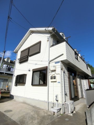 建物外観　ファミリーさんにおすすめ♪人気のテラスハウス♪「柿生」駅にア