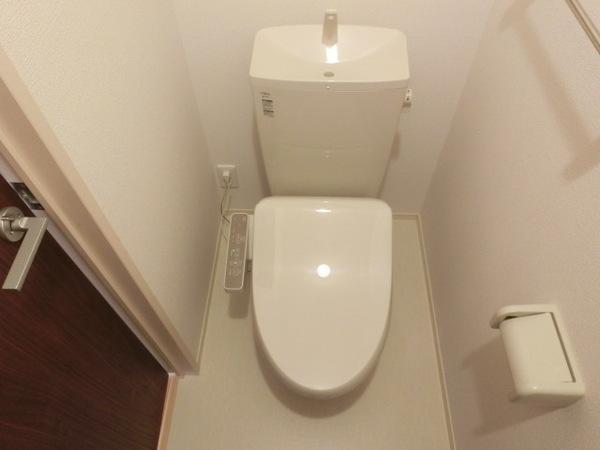 トイレ　ウォシュレット付き！