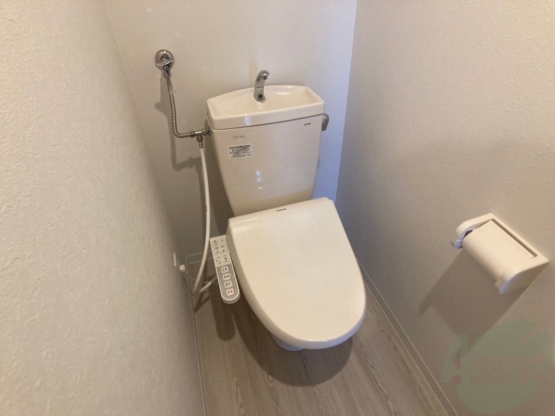 トイレ　こちらはトイレです。清潔感があり、安心して使用できます。
