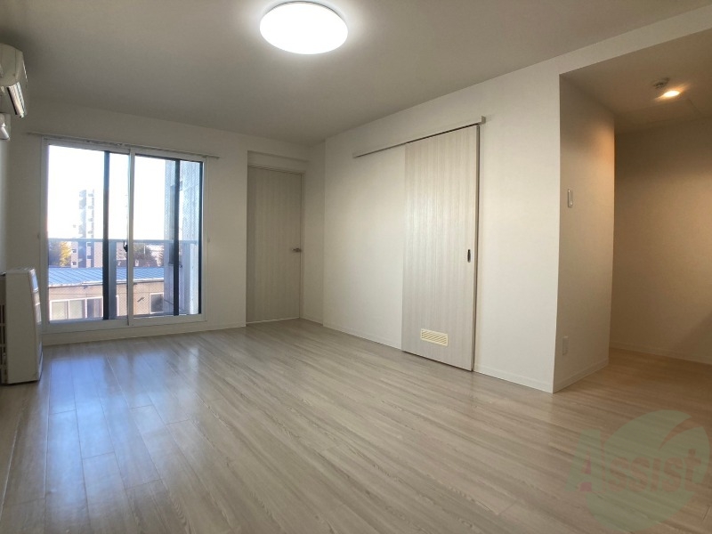 居室・リビング　広くてキレイなお部屋が広がっていて、充実した生活が送れそう。