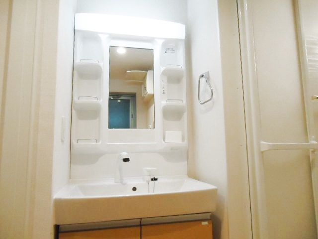 洗面設備　身支度に欠かせない独立洗面台♪