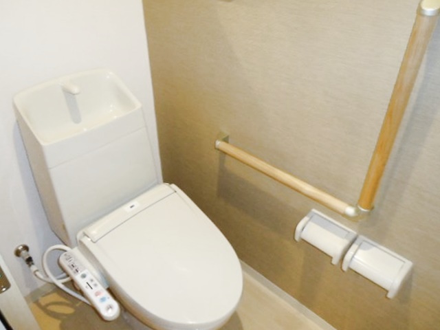 トイレ　嬉しい温水洗浄便座♪