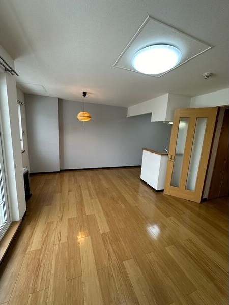 居室・リビング　明るい居間で気持ちまで明るくなりますね！