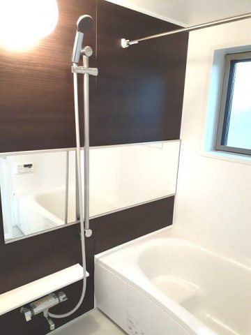 バス・シャワールーム　落ち着いた空間のお風呂です