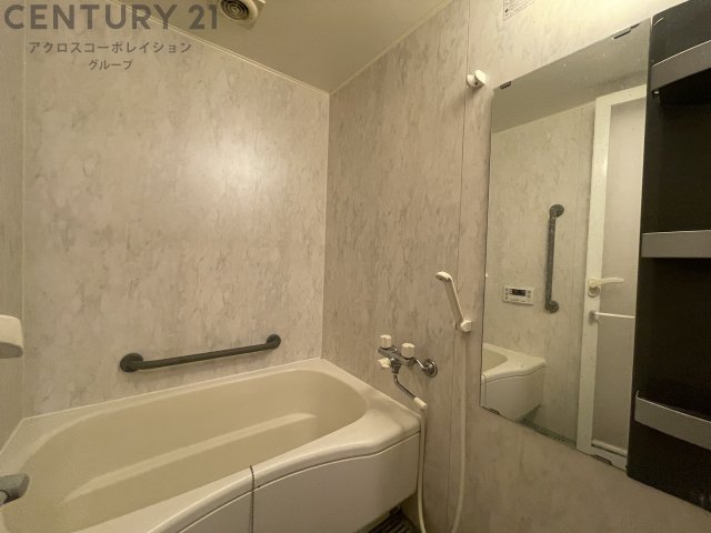 バス・シャワールーム　シンプルで機能的なお風呂です。