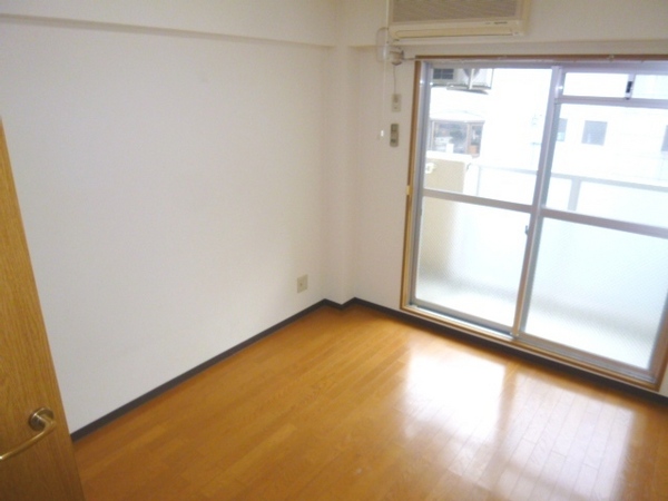 居室・リビング　床色が明るくて綺麗です♪