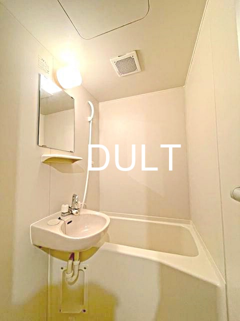 バス・シャワールーム　バスルームです。
