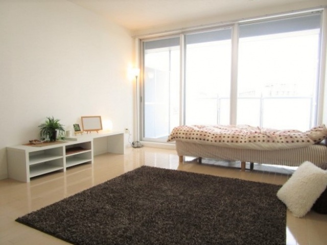 居室・リビング　家具、家電付きのモデルルームです。