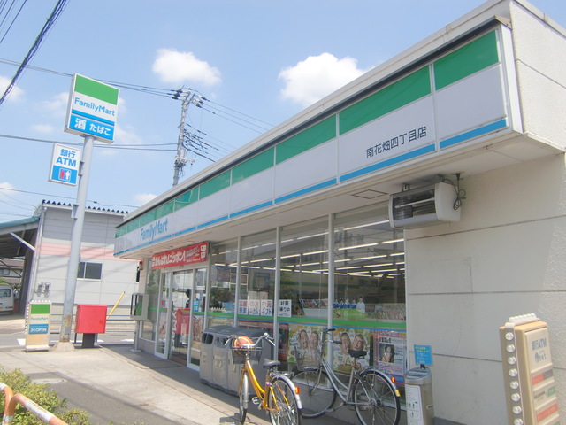 コンビニ　ファミリーマート六町駅前店（コンビニ）まで823m