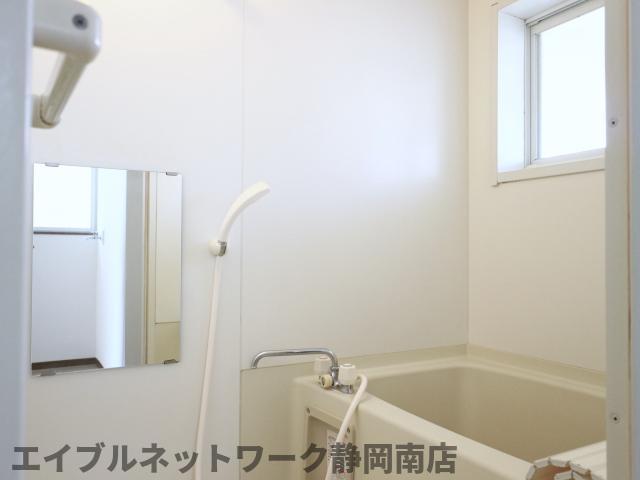 バス・シャワールーム　同イメージ反転