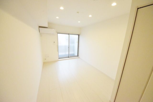 居室・リビング　白基調の綺麗なお部屋