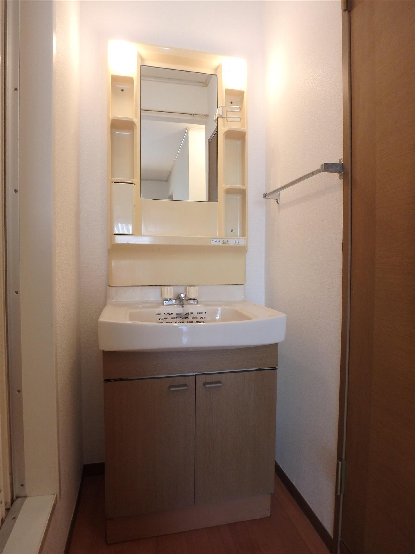 洗面設備　洗面化粧台付きです！