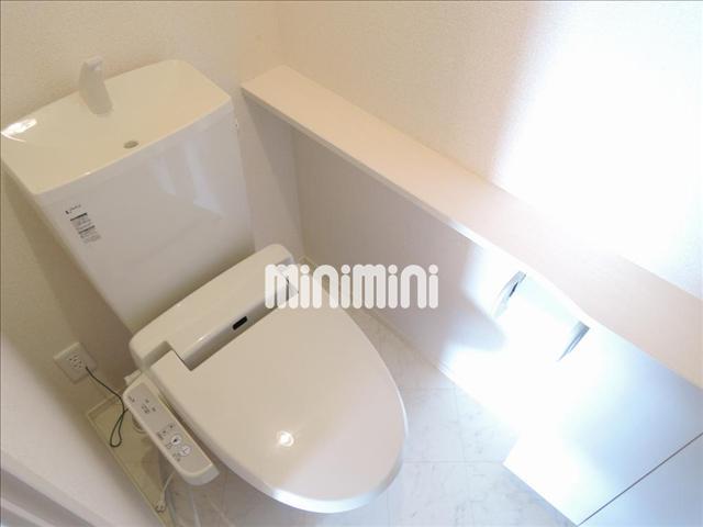 トイレ　温水洗浄便座です。