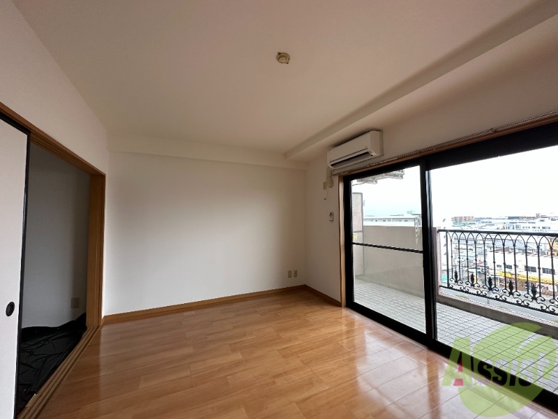 居室・リビング　８．６帖のお部屋です。明るいお部屋で気持ちが良いですね。