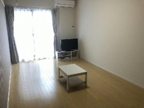 居室・リビング　一面壁紙が変わってます！