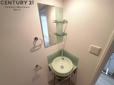 洗面設備　収納スペースのある洗面台がついてます！