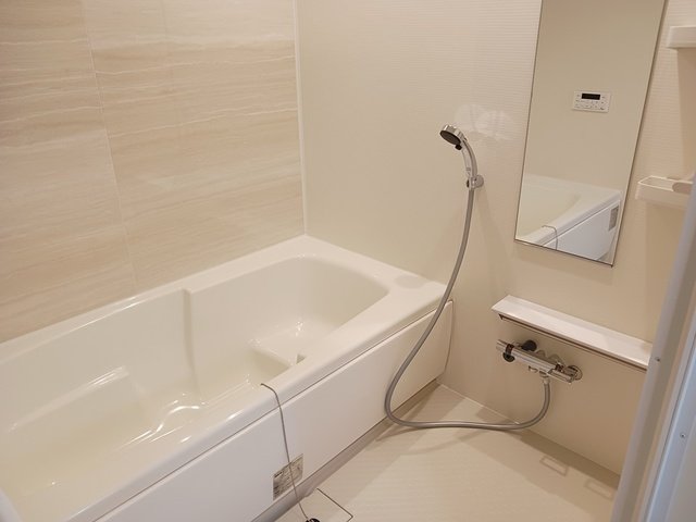 バス・シャワールーム　コンパクトで使いやすいお風呂です
