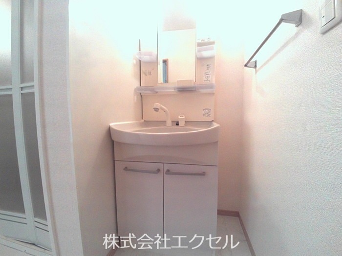 洗面設備　洗髪洗面化粧台です。