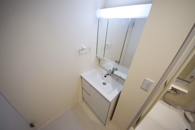 洗面設備　★忙しい朝の支度に便利な独立洗面台★