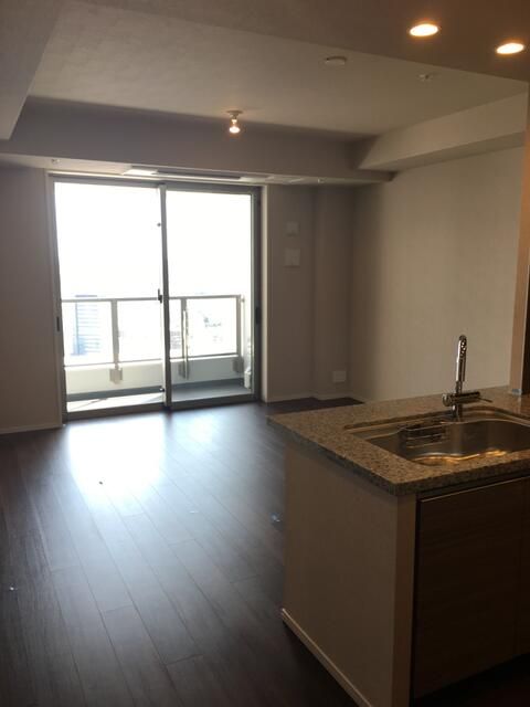 居室・リビング　こちらの居間で趣味の時間をお楽しみください