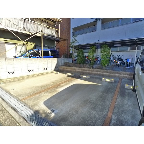 駐車場　空き無し