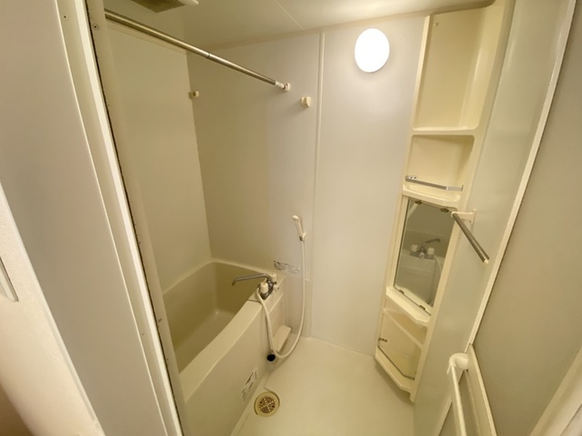 バス・シャワールーム　同じ階の他号室の写真です。