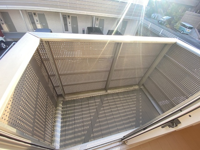 バルコニー　同じ階の他号室の写真です。