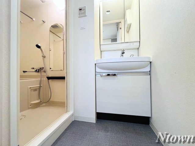 洗面設備　独立洗面台、朝の身支度には欠かせません