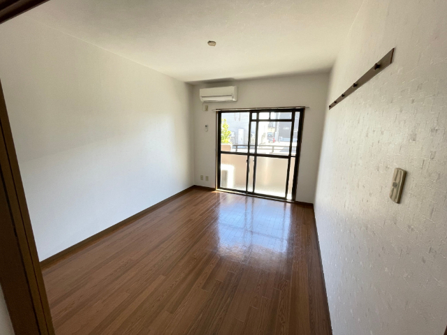 居室・リビング　１０５号室の写真を利用