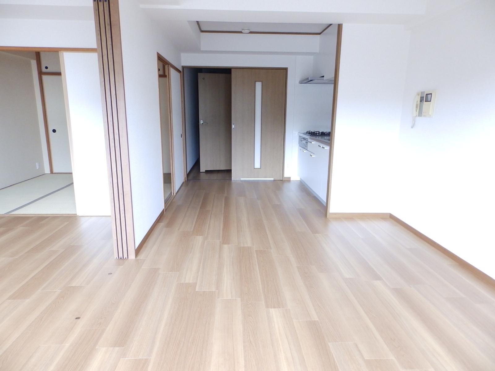 居室・リビング　リノーベション中の為、同仕様の別号室写真です