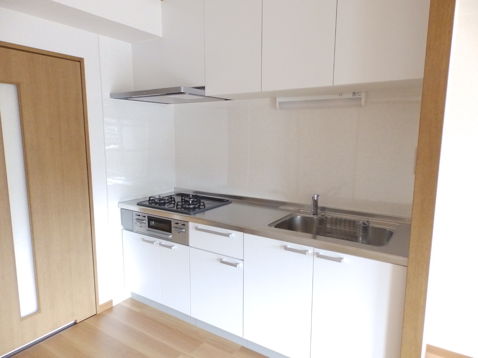 キッチン　リノーベション中の為、同仕様の別号室写真です