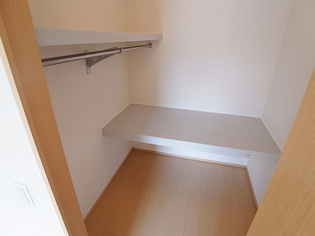 収納　非常に大きなウォークインＣＬ