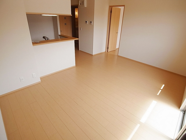 居室・リビング　非常に広々とした室内で日当たりも良好