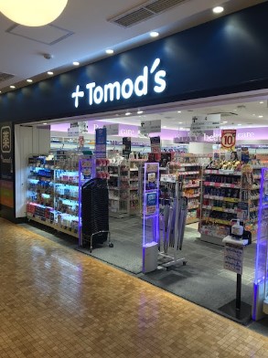 ドラックストア　トモズアトレ四谷店（ドラッグストア）まで503m