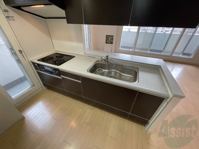 キッチン　洗い場が大きくて洗い物もしやすそうです。