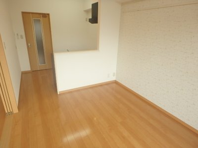 居室・リビング　※同タイプ他部屋の内装写真です。