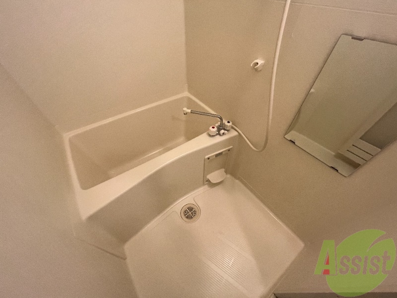 バス・シャワールーム　浴室は狭すぎず、シャワーも浴びやすそうです。