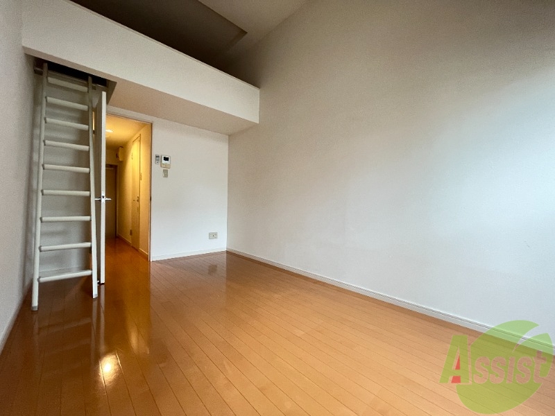 その他部屋・スペース　６帖の洋室です。日差しがあり明るい印象でした。