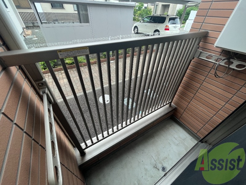 バルコニー　バルコニーは洗濯物を干すのに十分な広さがありますね。