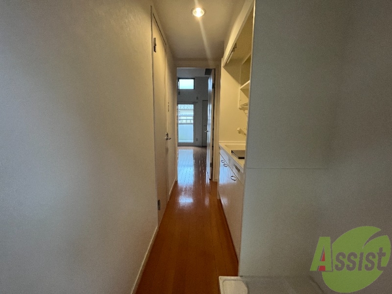 玄関　玄関から撮影しました。明るい印象ですね。