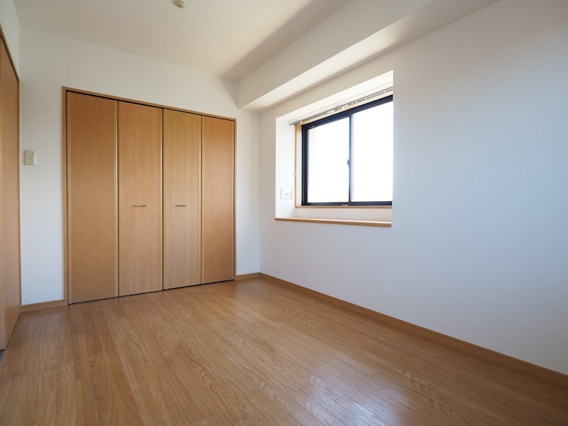 その他部屋・スペース　広めのお部屋で、ダブルベッドもOK。