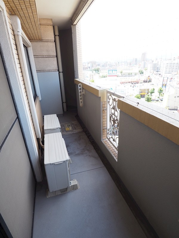 バルコニー　明るいバルコニー。
