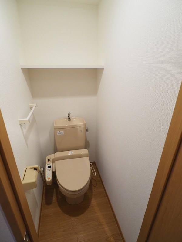 トイレ　ウォシュレット付きです。