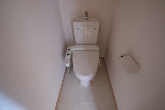 トイレ　※別室の参考写真の為、現況優先です。