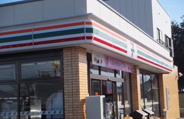 コンビニ　セブンイレブン白根戸頭店（コンビニ）まで730m