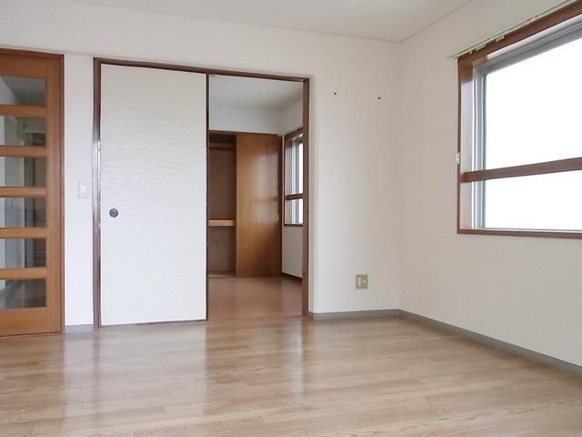 居室・リビング　★角部屋２面採光★