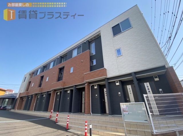 建物外観　ツートンカラーが目を惹きます